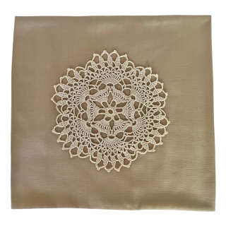 Potah na polštářek s háčkovanou ozdobou č. 2